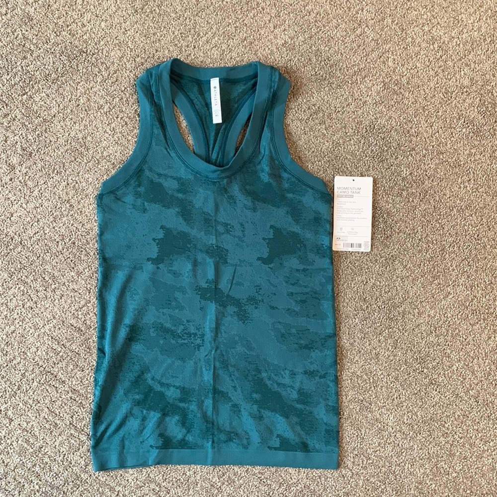 Athleta Momentum Camo Tank Sz XS NWT
